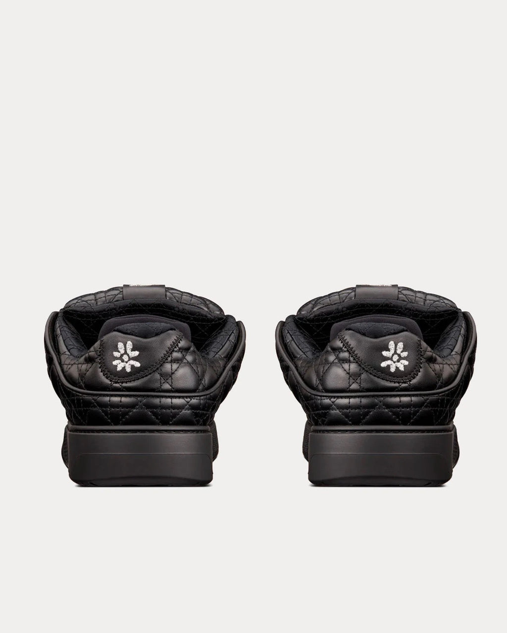 "B9" Sneaker