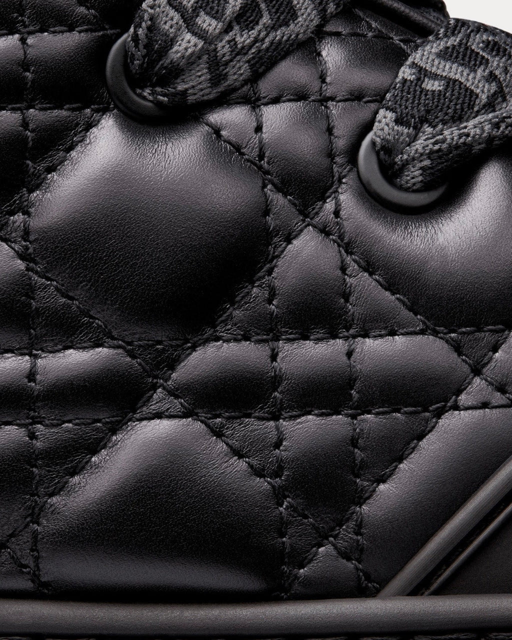 "B9" Sneaker