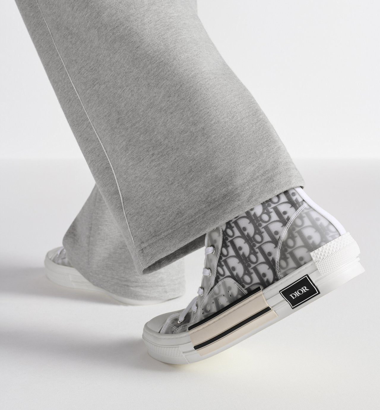 "B23" SNEAKER